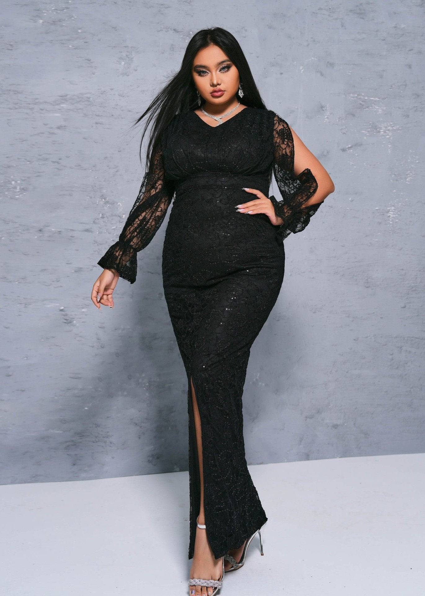 Midnight Mystique: Lace Sleeve Gala Plus-size Gown